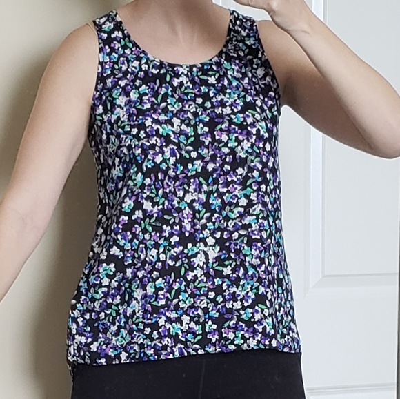 NWT Express Split-Back Ditsy Floral Tank - Picture 10 of 10